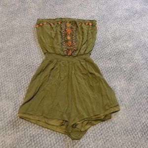 Strapless green romper